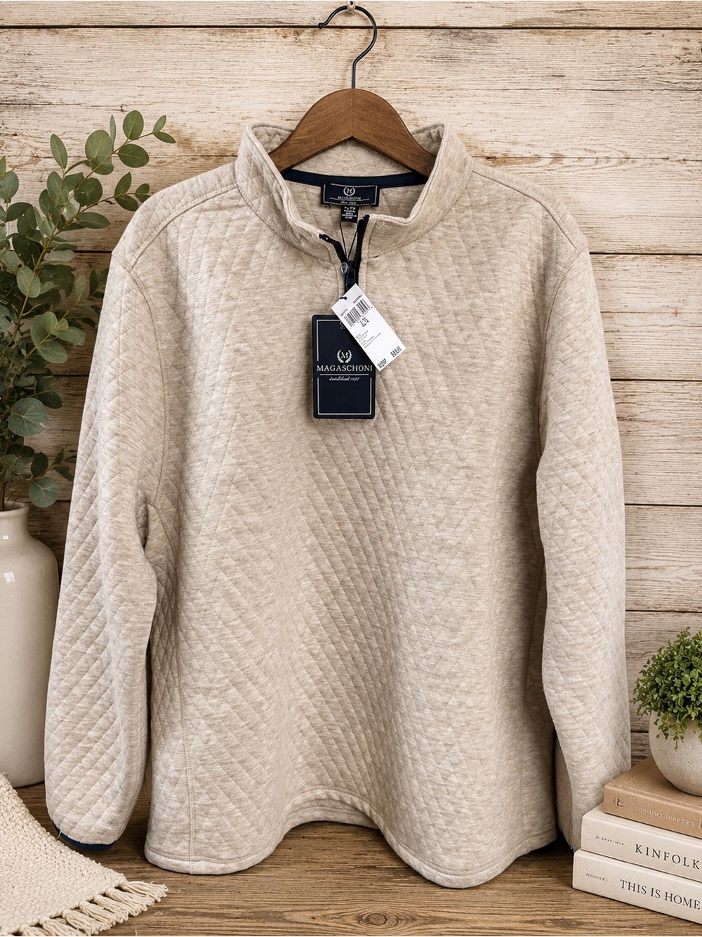 Magaschoni soft quilted quarter-zip pullover.
Men's XL  NWT